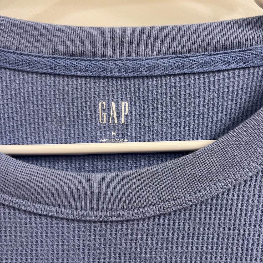 GAP Waffle Knit Blue Crewneck | Size Medium - Picture 2 of 3